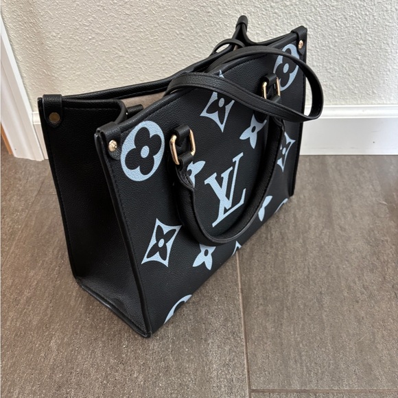 Copy Louis Vuitton purse beautiful condition never used - Picture 2 of 5